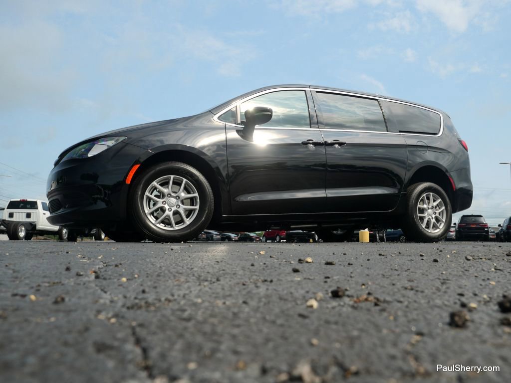 New 2025 Chrysler Voyager LX image 25