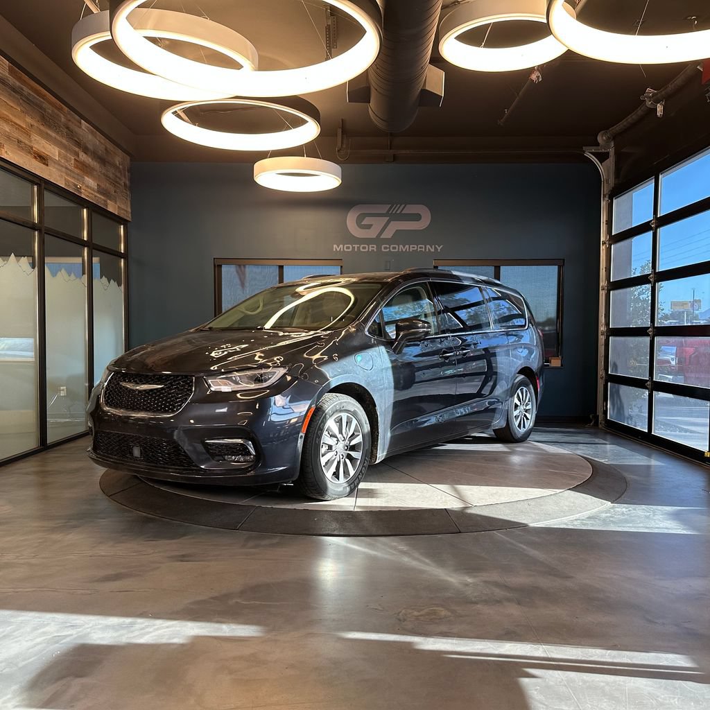Used 2021 Chrysler Pacifica Touring-L FWD image 7