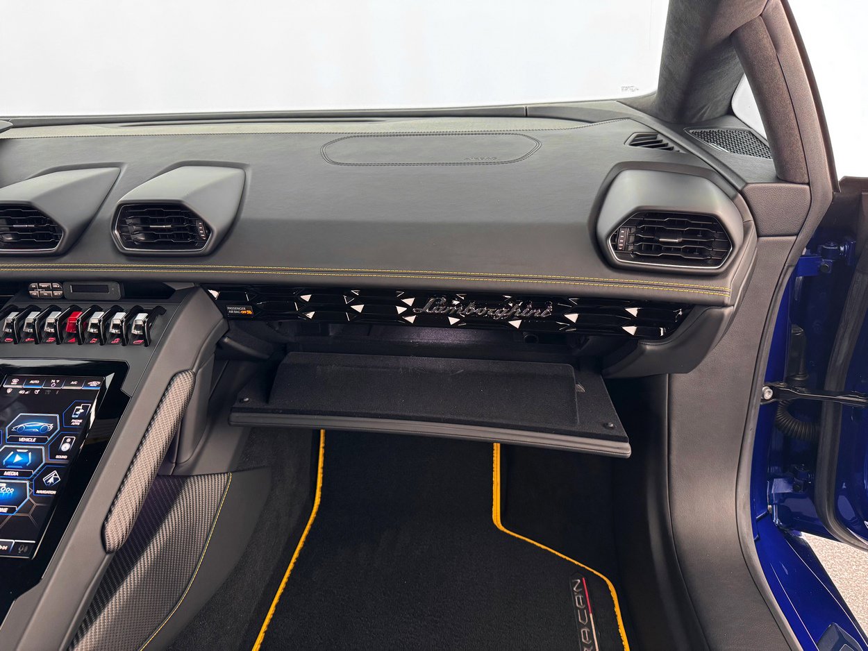 Used 2020 Lamborghini Huracan EVO image 29