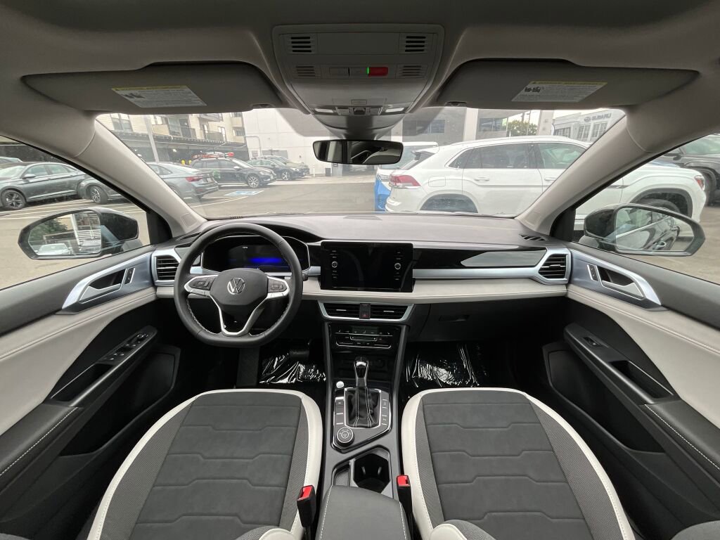 New 2025 Volkswagen Taos SE image 14