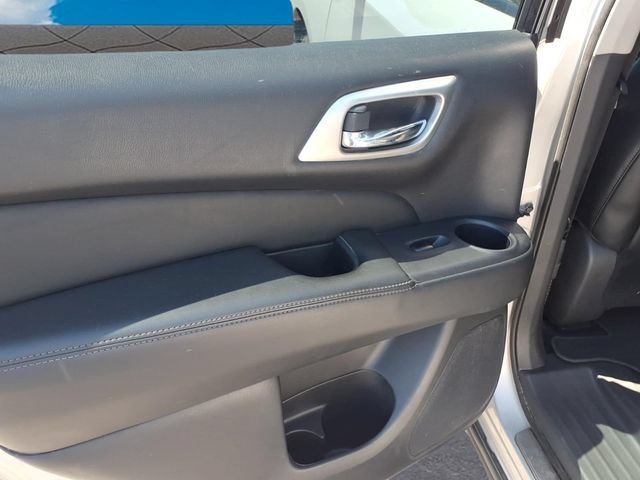 Used 2015 Nissan Pathfinder Platinum w/ Cargo Package AWD/4WD image 15