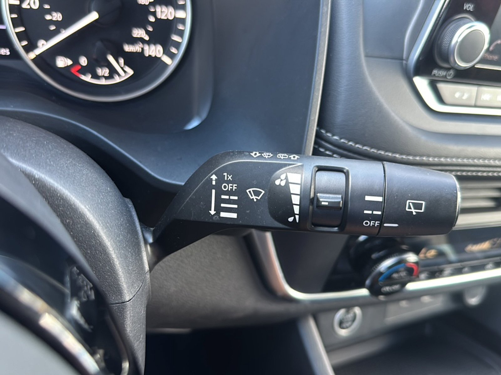 Used 2023 Nissan Rogue SV AWD/4WD image 29