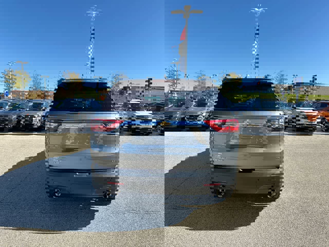 Used 2020 Chevrolet Traverse LT image 12