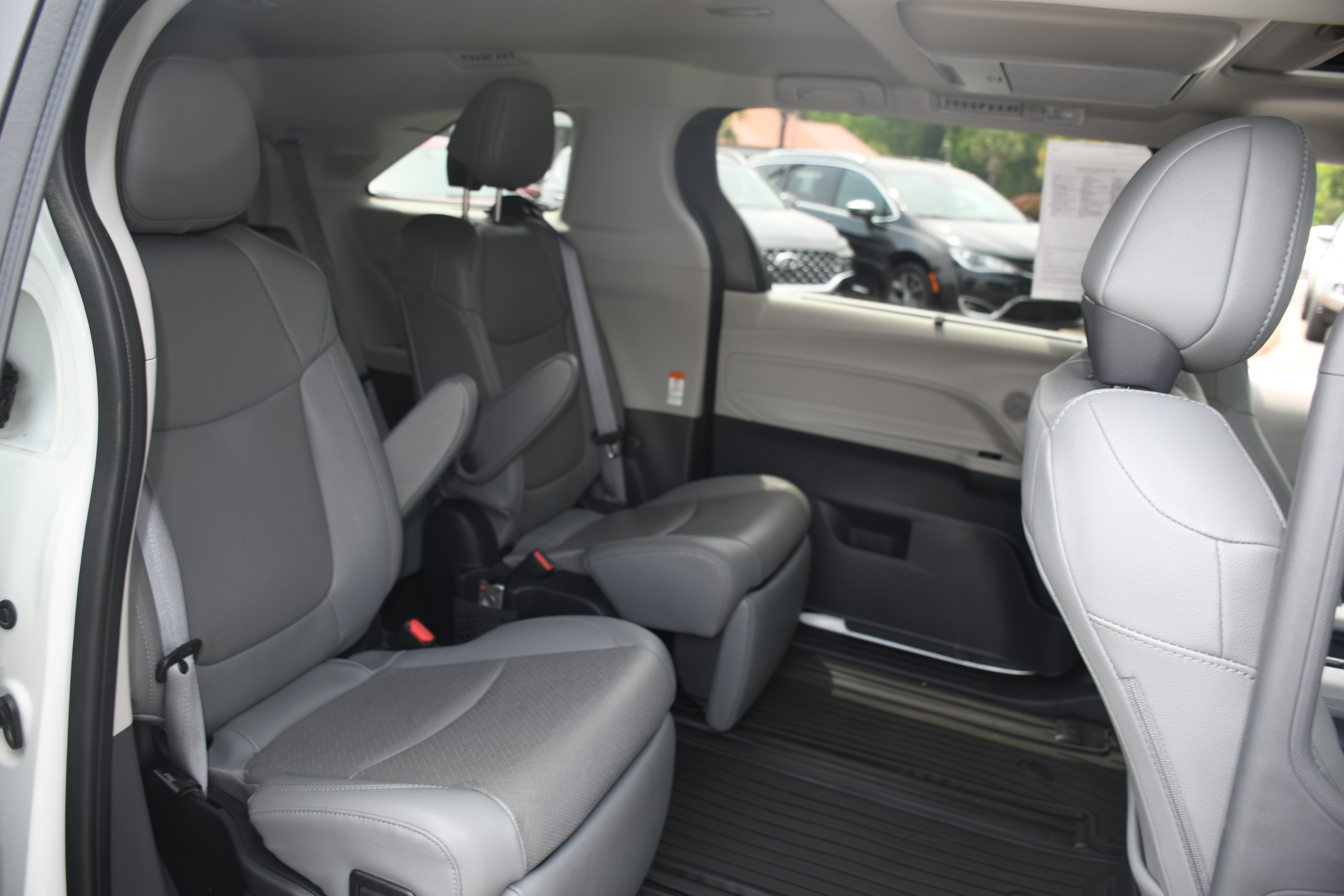 Used 2022 Toyota Sienna Limited FWD image 20