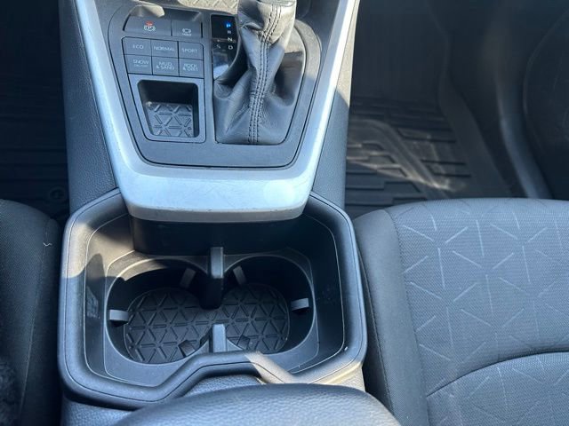 Used 2022 Toyota RAV4 XLE image 19