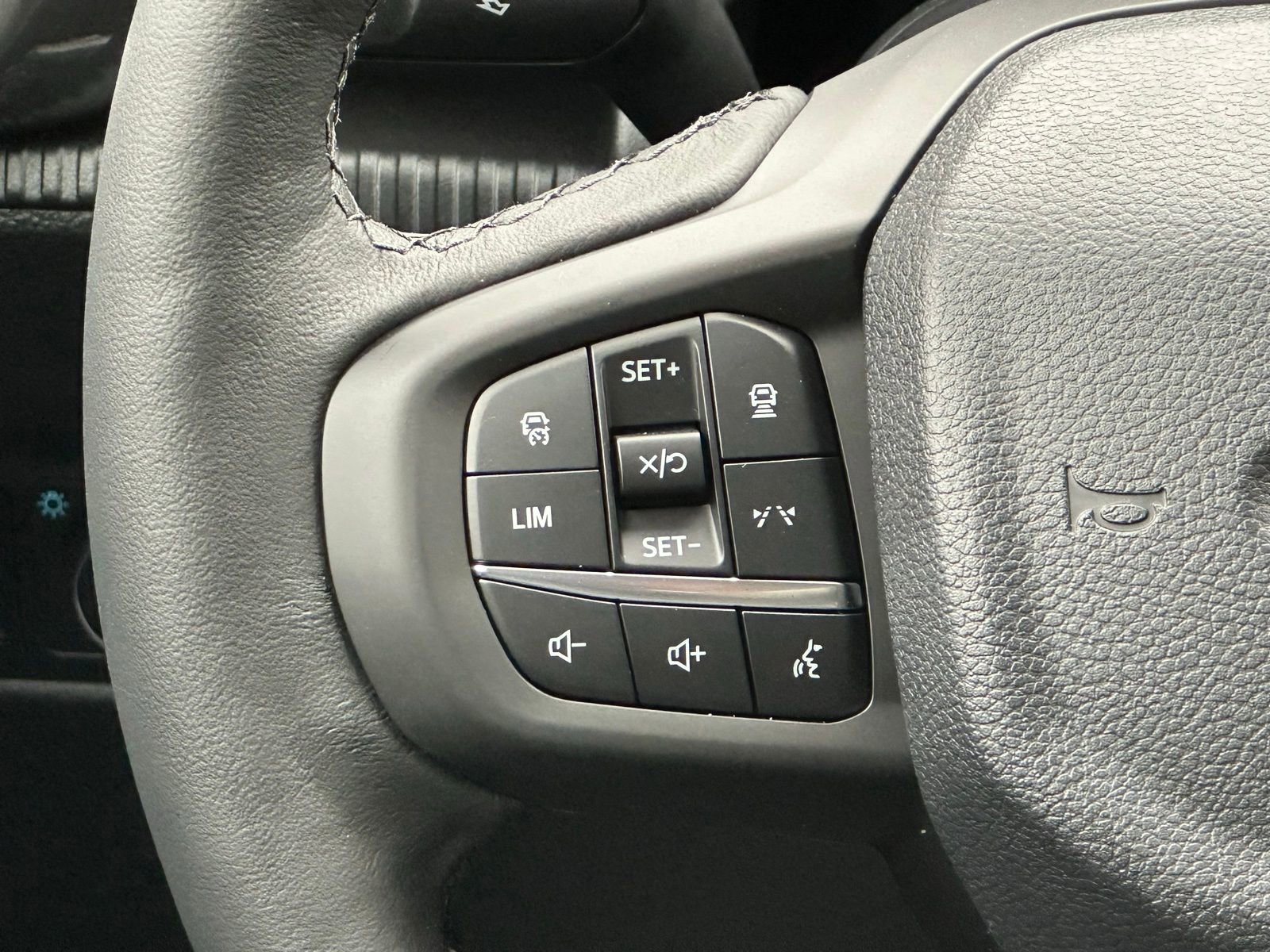 Used 2025 Ford Ranger Lariat w/ FX4 Off-Road Package AWD/4WD image 29