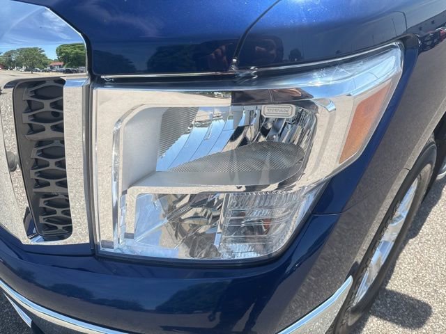Used 2018 Nissan Titan SV image 9