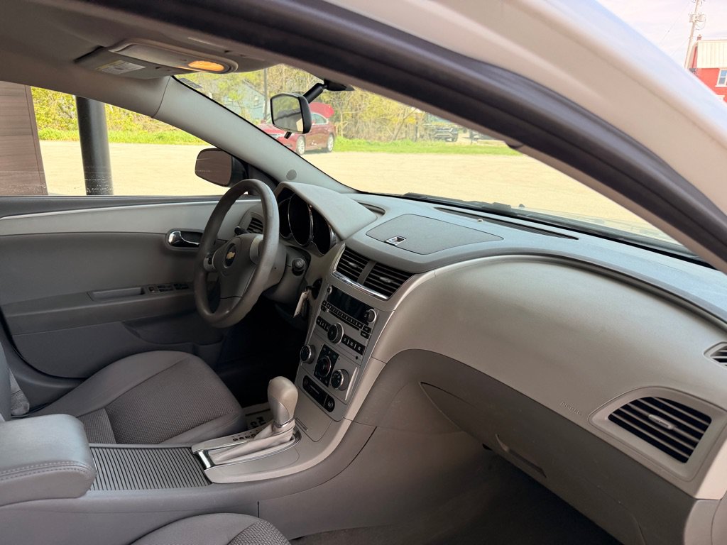 Used 2010 Chevrolet Malibu LS FWD image 15