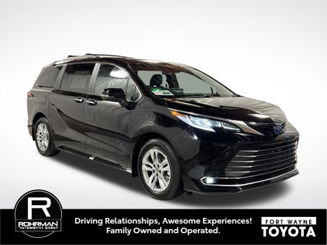 Used 2025 Toyota Sienna Limited AWD/4WD image 10