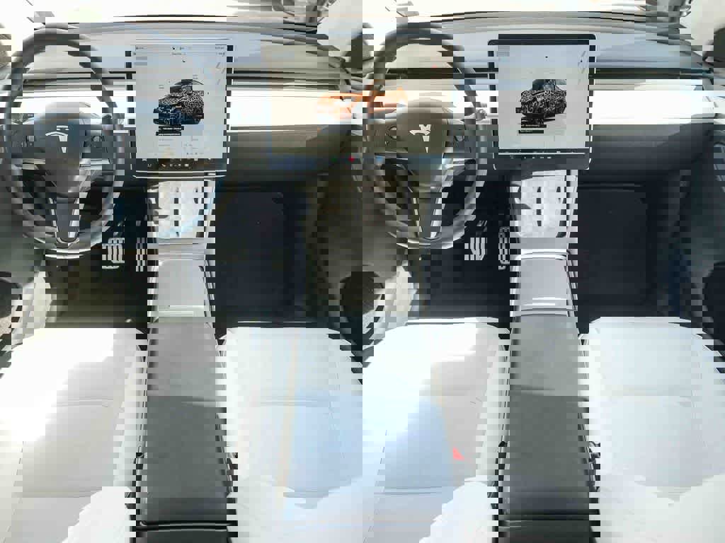 Used 2024 Tesla Model Y Performance image 11