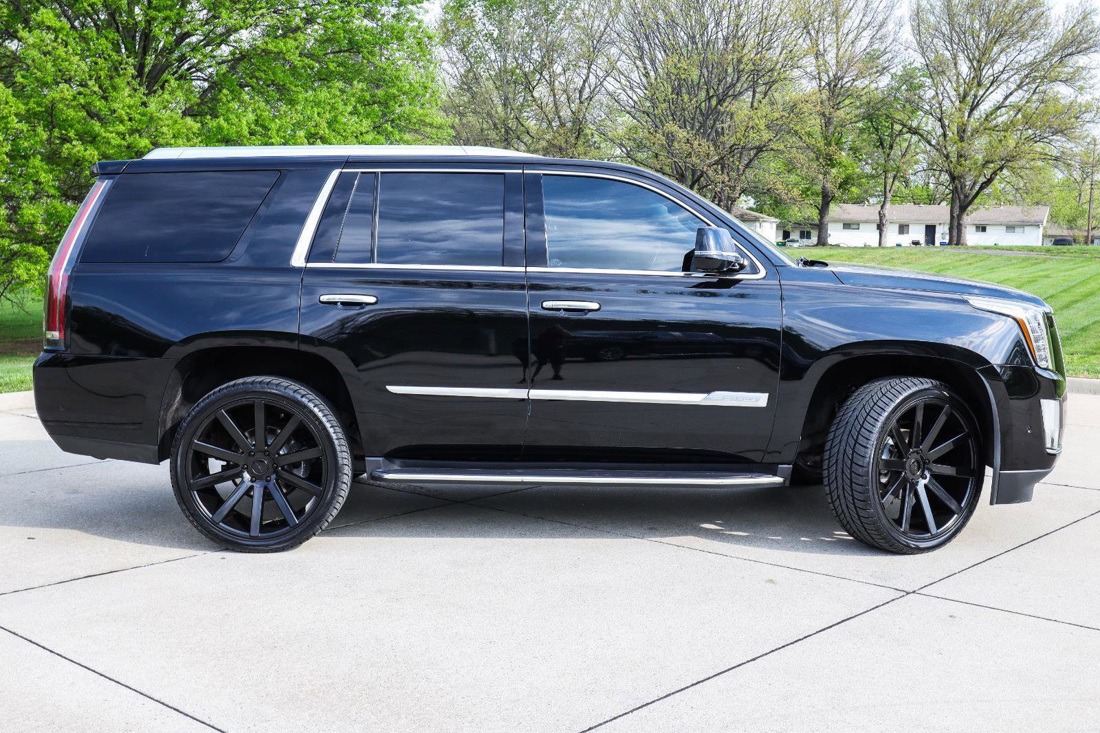 Used 2018 Cadillac Escalade Luxury AWD/4WD image 5