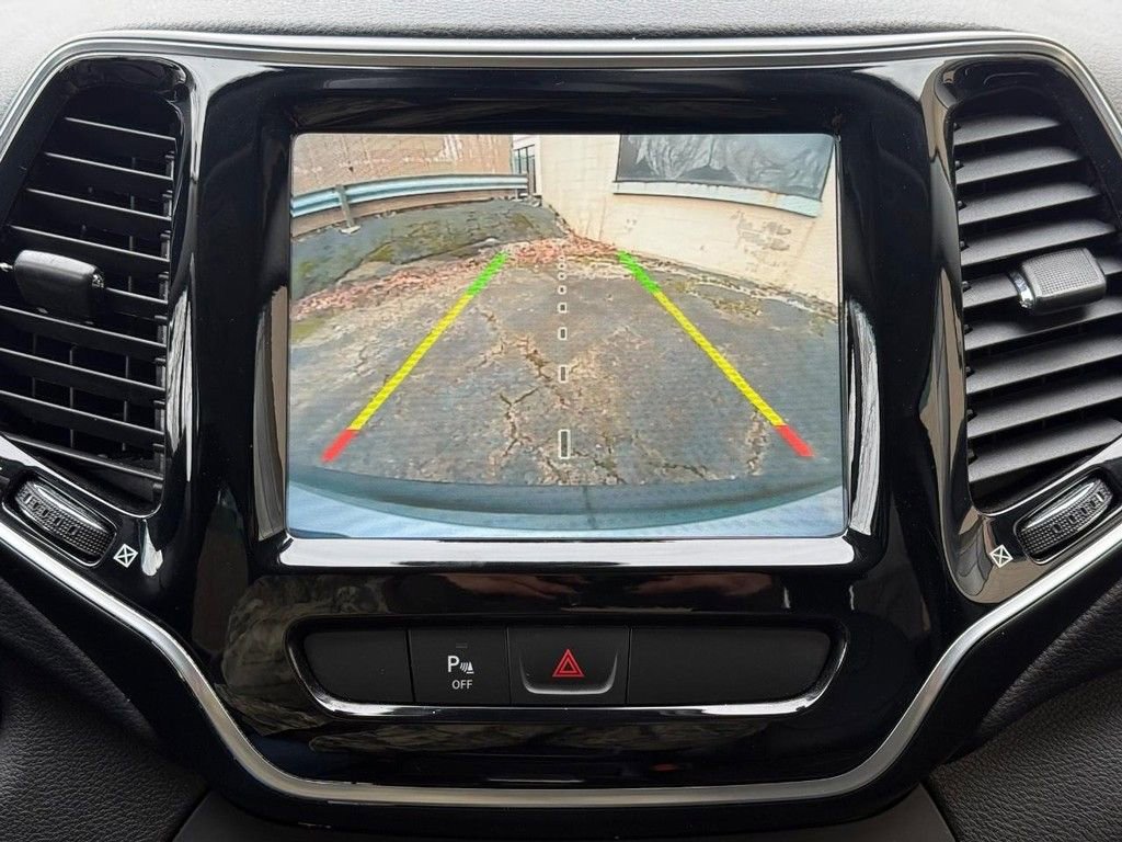 Used 2019 Jeep Cherokee Limited image 19