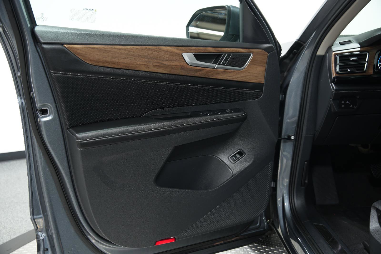 Used 2024 Volkswagen Atlas SE image 23