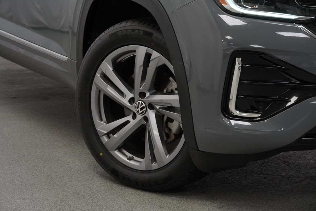 Used 2024 Volkswagen Atlas Cross Sport SEL R-Line AWD/4WD image 9