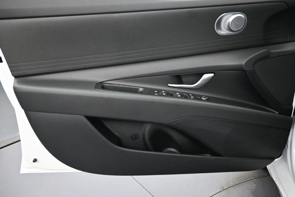 New 2026 Hyundai Elantra SE FWD image 23