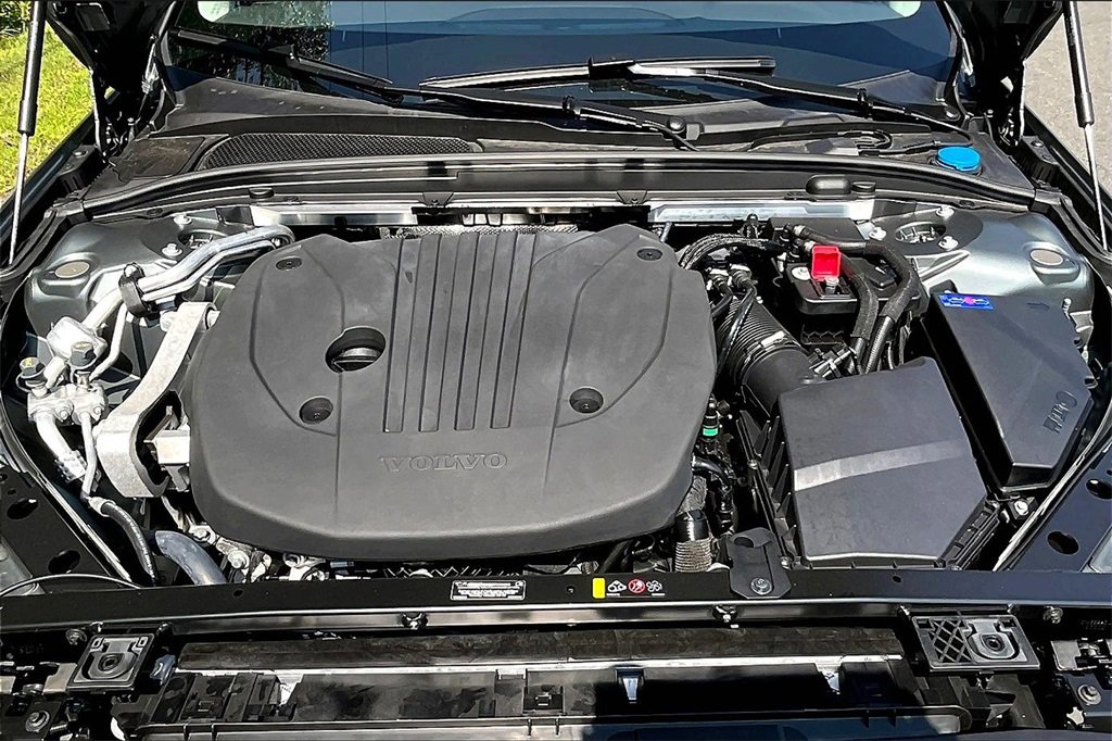 New 2026 Volvo V60 B5 Cross Country Plus w/ Protection Package Premier image 12