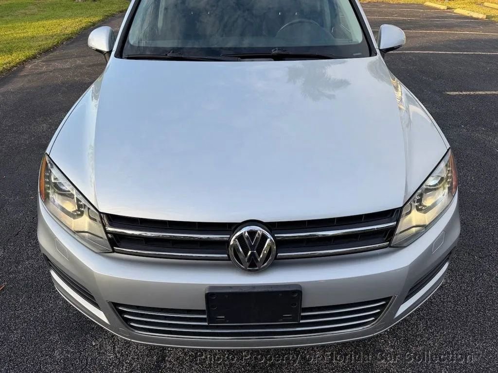 Used 2011 Volkswagen Touareg TDI image 27