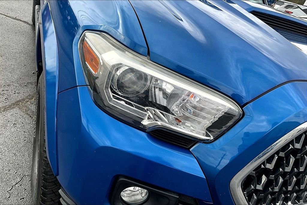 Used 2018 Toyota Tacoma TRD Sport w/ Technology Package image 34