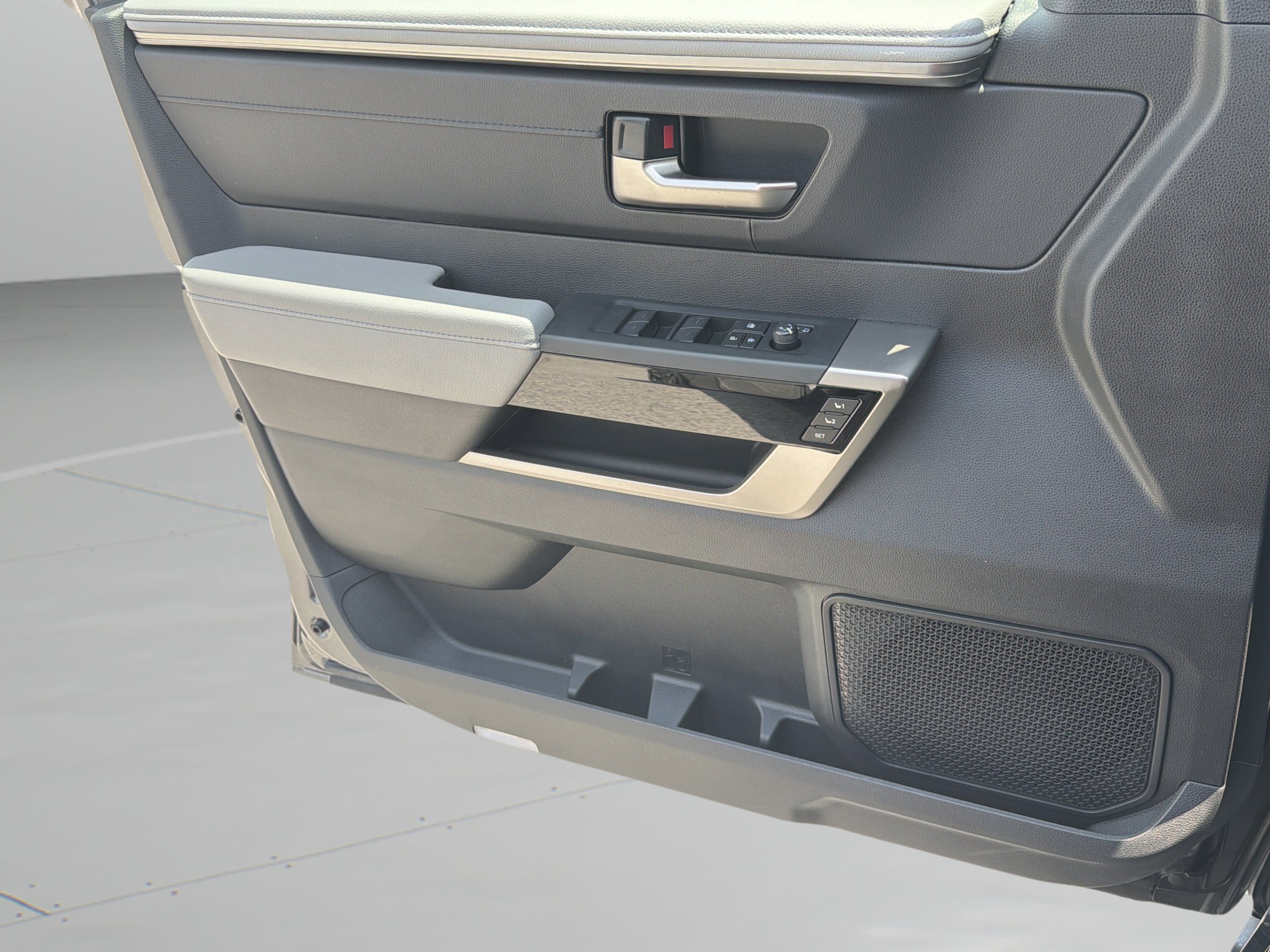 Certified 2025 Toyota Tundra Limited AWD/4WD image 25