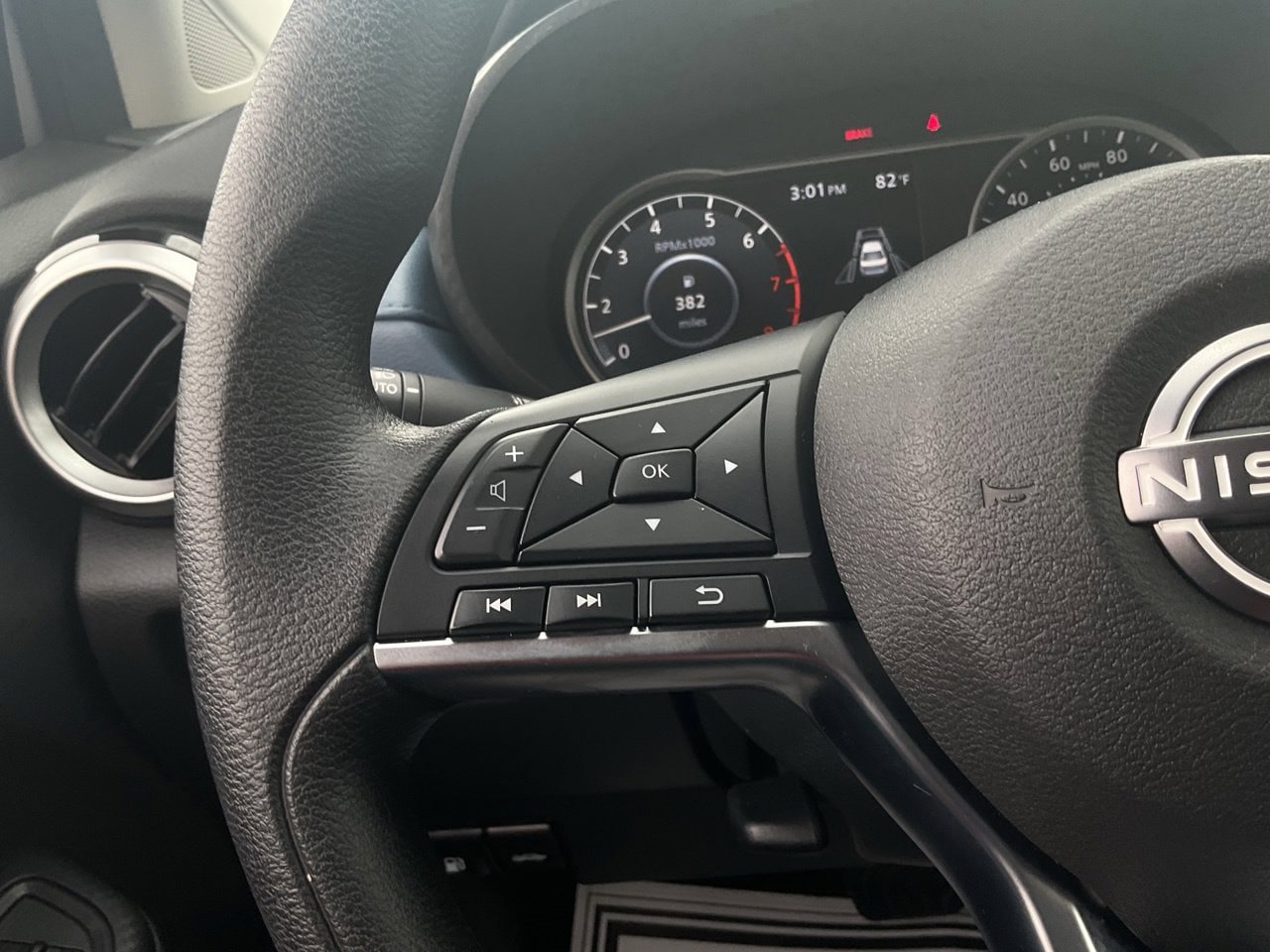 Used 2025 Nissan Versa SV FWD image 31