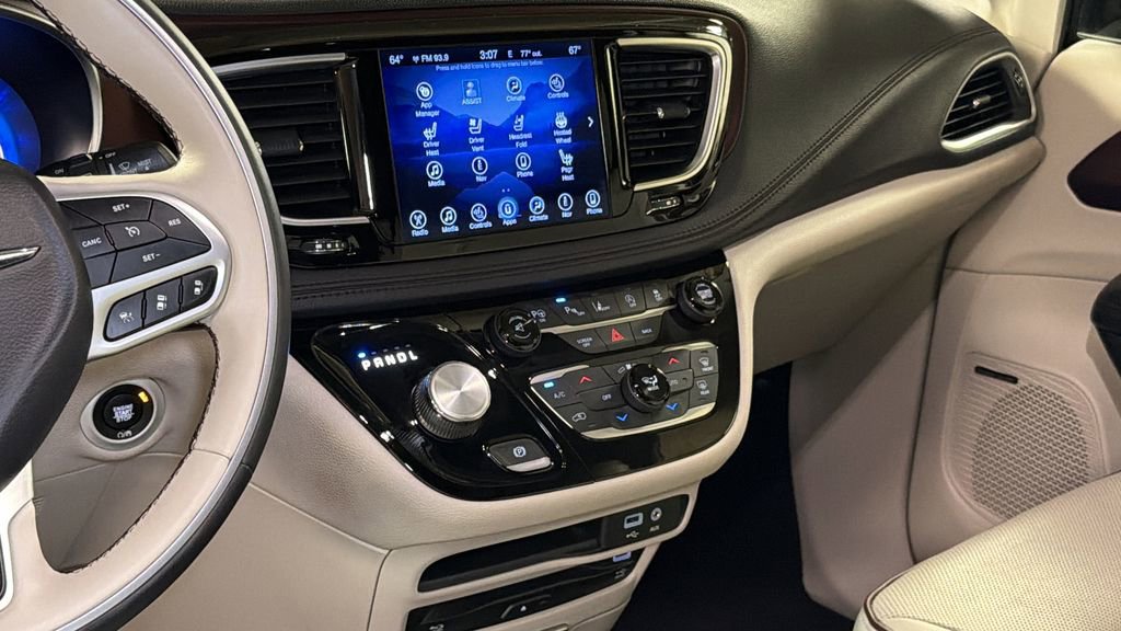 Used 2017 Chrysler Pacifica Limited FWD image 20