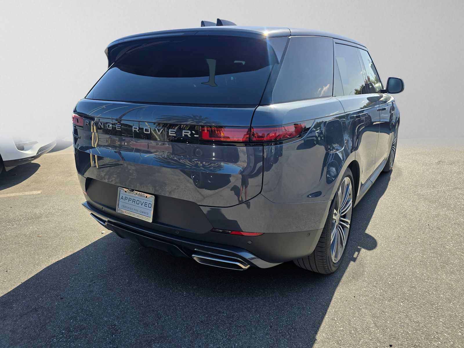 Used 2025 Land Rover Range Rover Sport SE AWD/4WD image 5