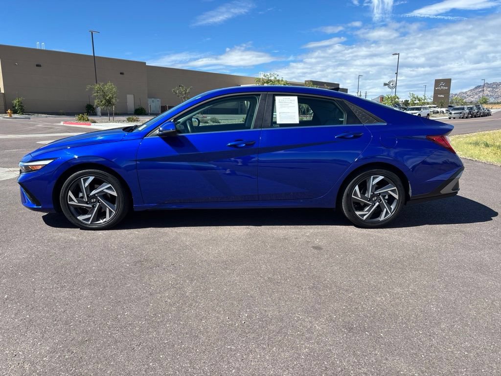 Used 2025 Hyundai Elantra Limited FWD image 7