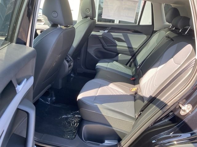 New 2025 Volkswagen Tiguan SE image 60