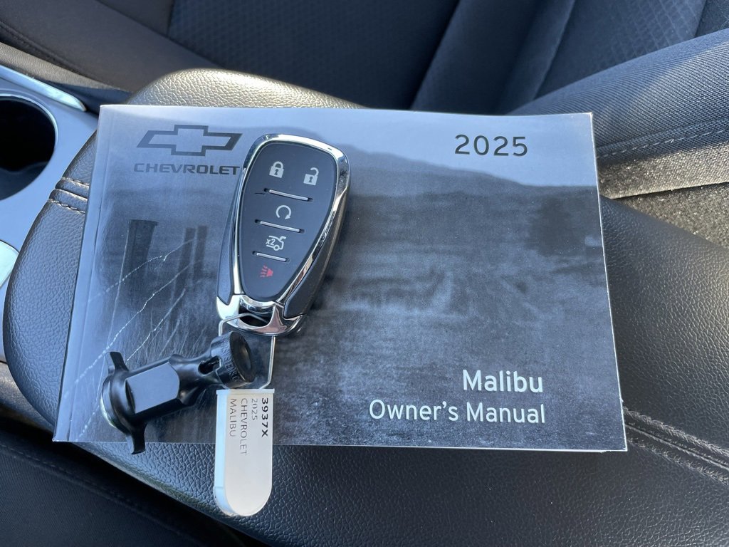 Used 2025 Chevrolet Malibu LT image 40