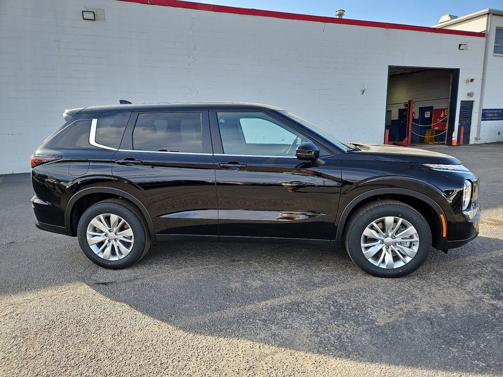 New 2026 Mitsubishi Outlander ES image 15