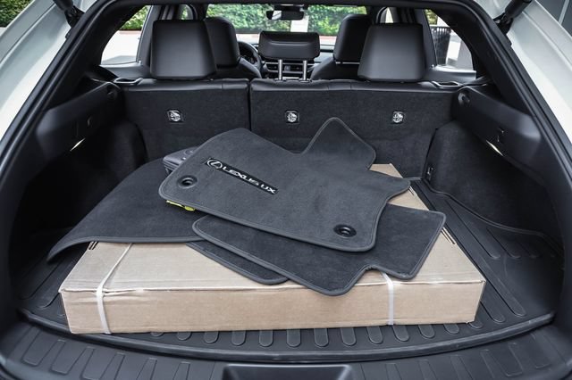 Certified 2025 Lexus UX 300h FWD w/ Accessory Package (Z2) image 23