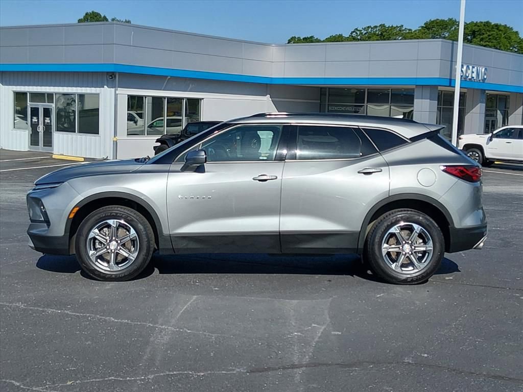Used 2023 Chevrolet Blazer LT FWD image 6