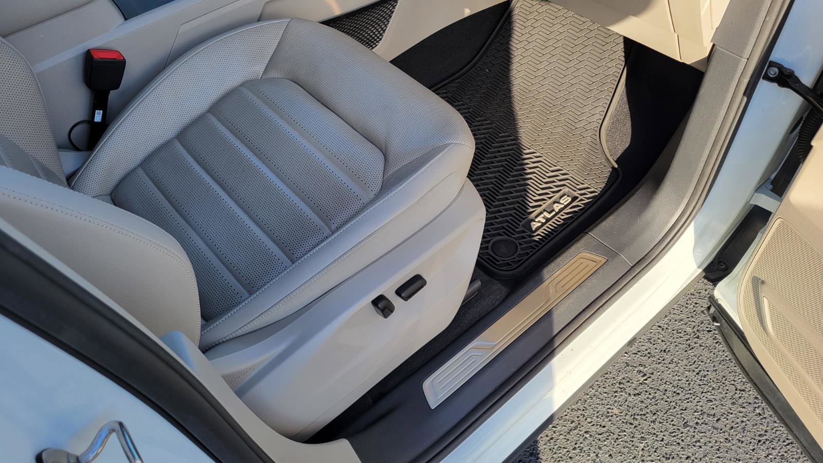 Used 2019 Volkswagen Atlas SEL Premium image 41