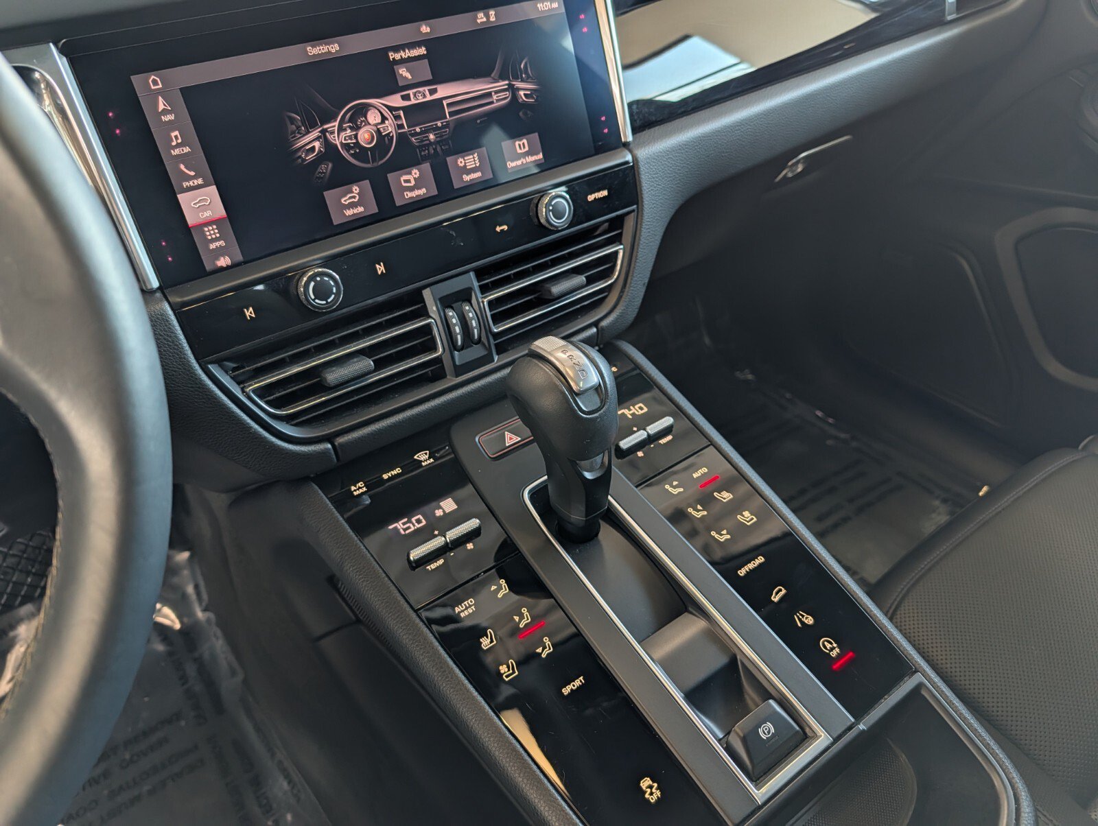 Used 2023 Porsche Macan Turbo AWD/4WD image 21