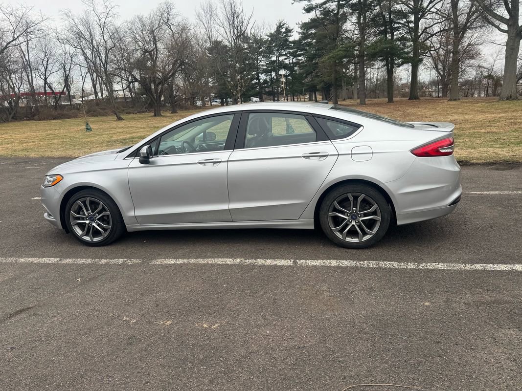 Used 2017 Ford Fusion SE w/ Equipment Group 201A image 7