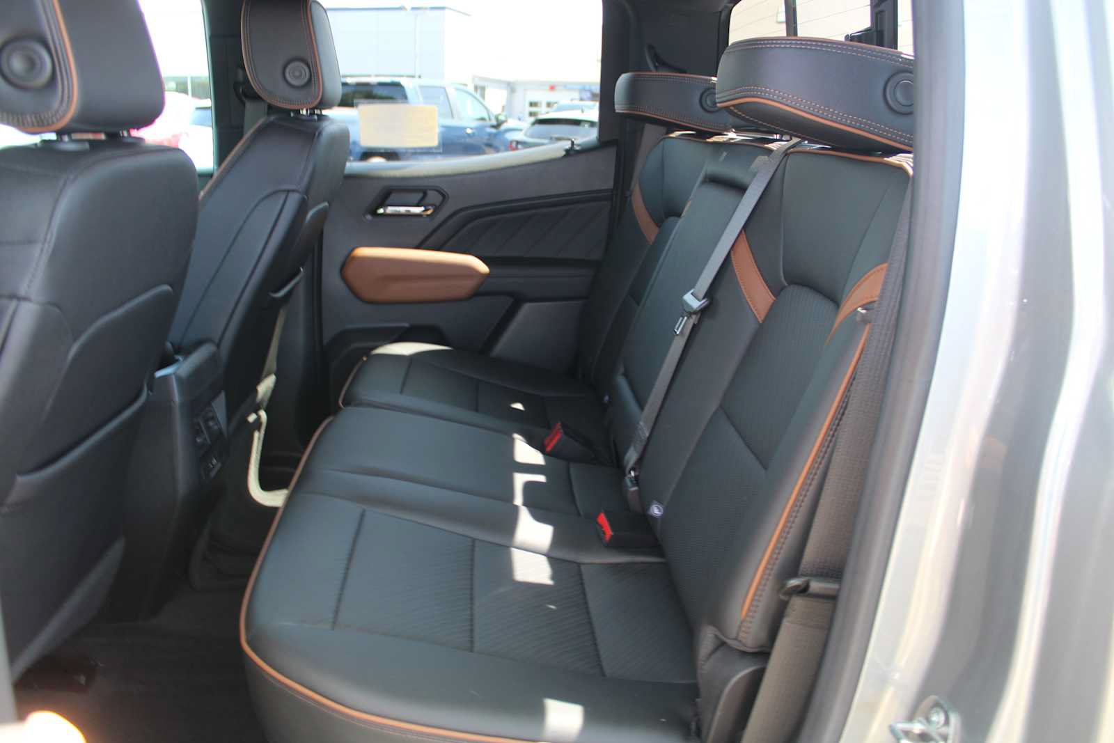Used 2023 GMC Canyon AT4 w/ AT4 Premium Package AWD/4WD image 12