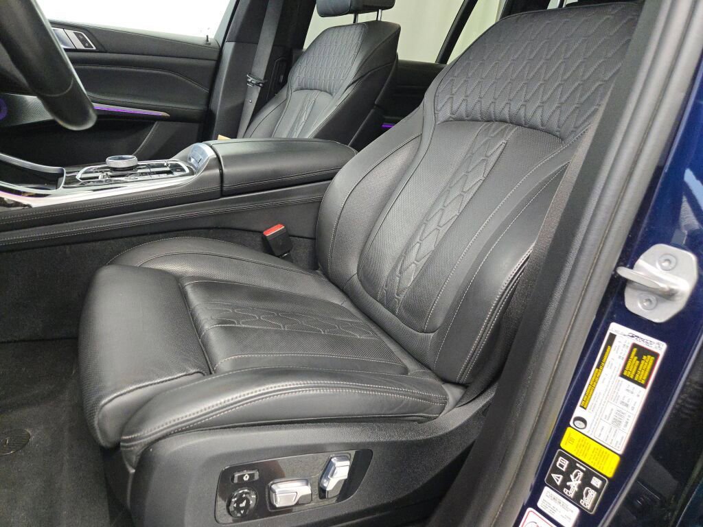 Used 2024 BMW X7 M60i w/ Executive Package image 29