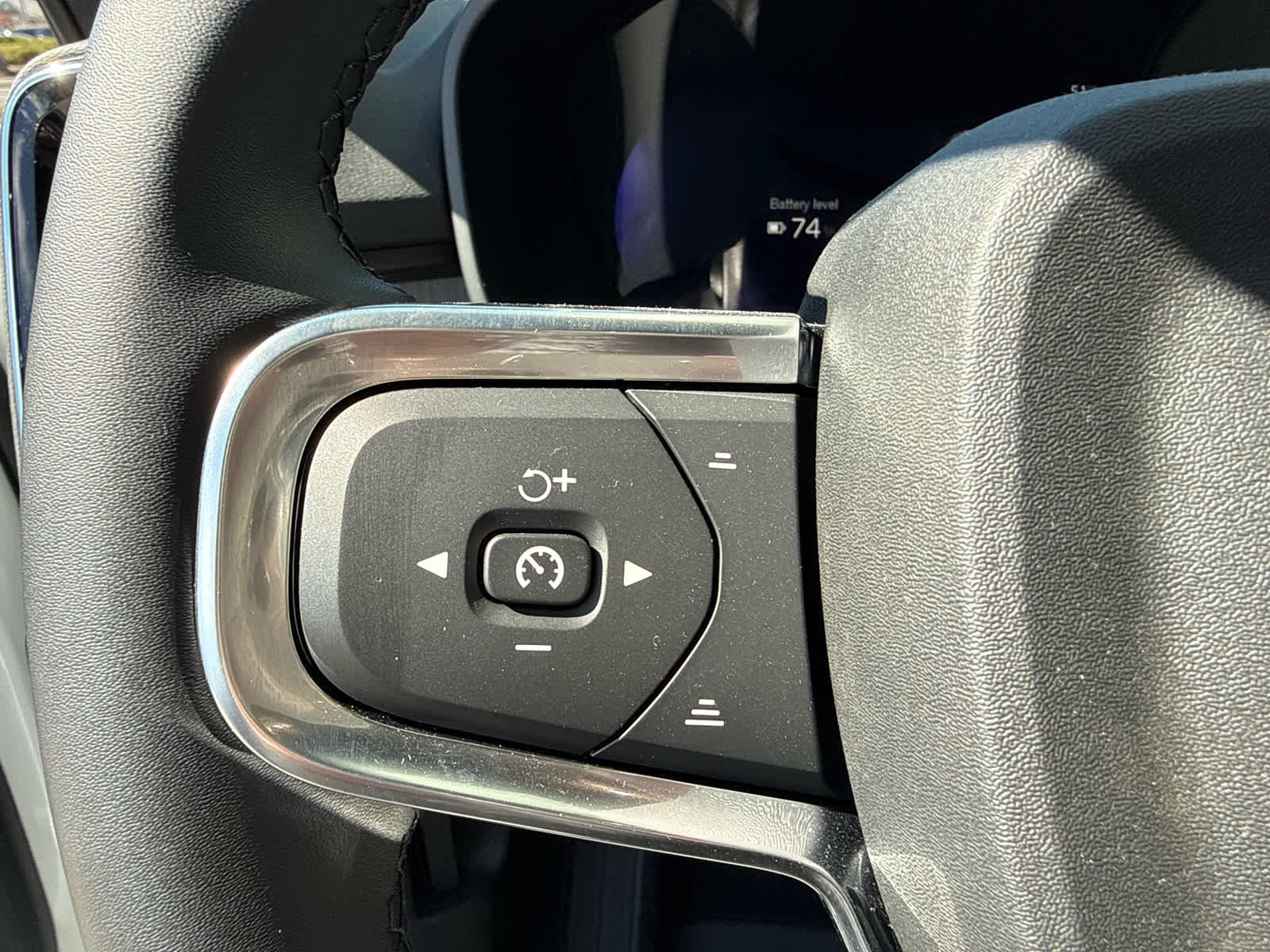 New 2026 Volvo EX40 Plus w/ Climate Package RWD image 36