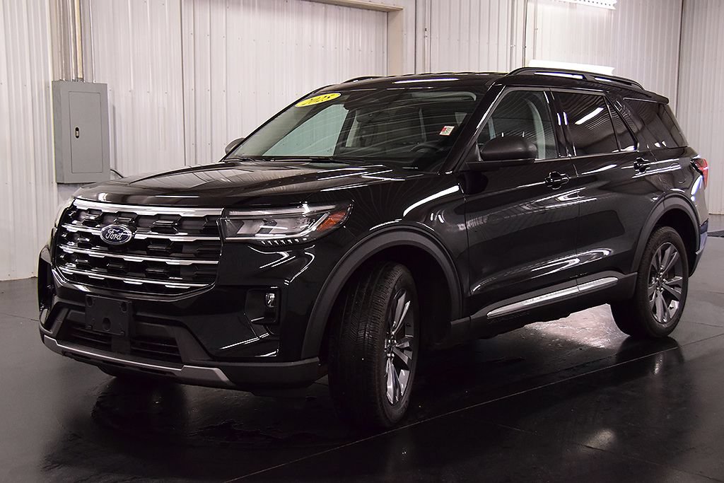 Used 2025 Ford Explorer Active w/ Active Comfort Package AWD/4WD image 3