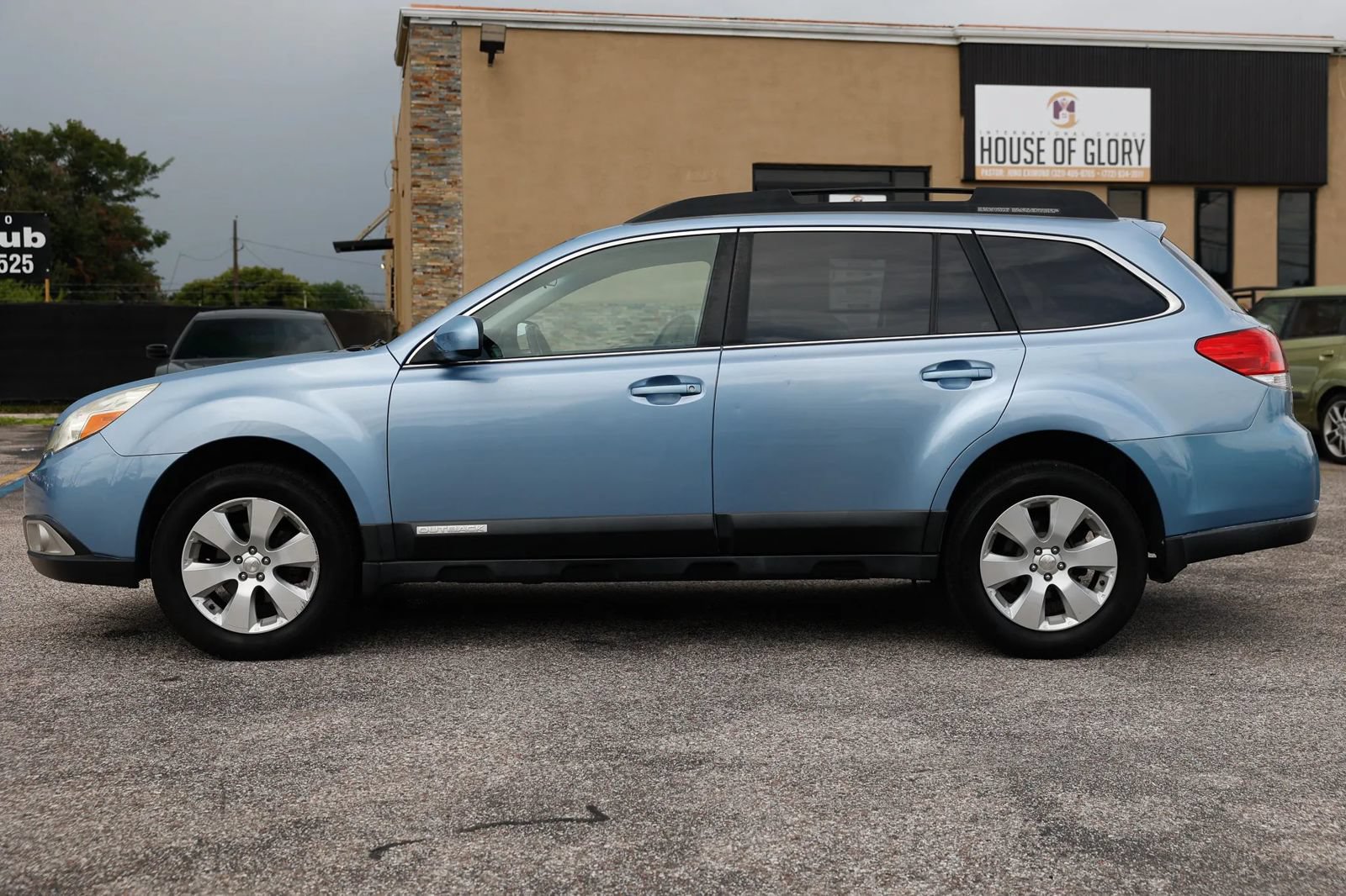Used 2011 Subaru Outback 2.5i Limited w/ Popular Equipment Group 2A AWD/4WD image 2