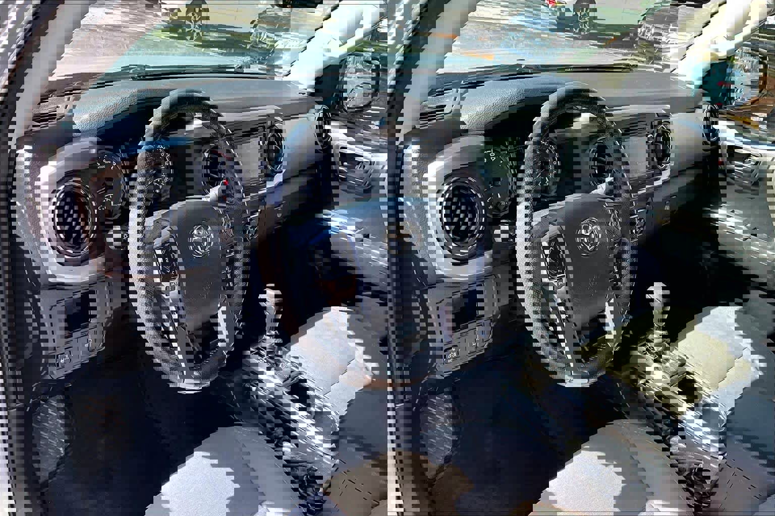 Used 2019 Toyota Tacoma SR5 image 17