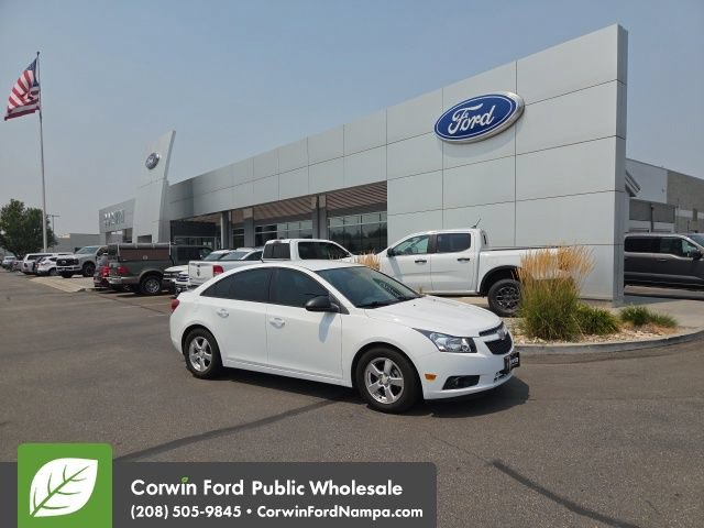 Used 2014 Chevrolet Cruze LS FWD image 2