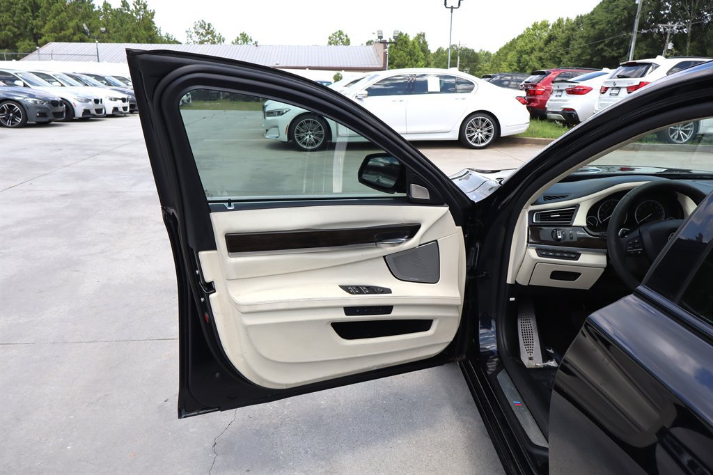 Used 2013 BMW 750Li RWD image 40