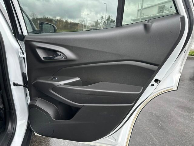 Used 2025 Chevrolet Trax RS w/ Sunroof Package FWD image 12