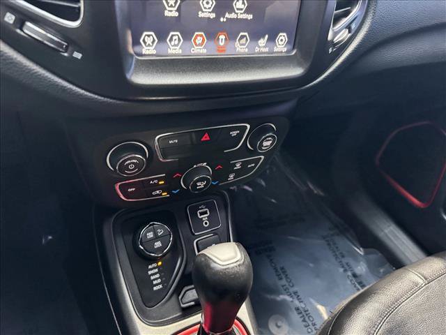 Used 2018 Jeep Compass Trailhawk w/ Leather Interior Group AWD/4WD image 14