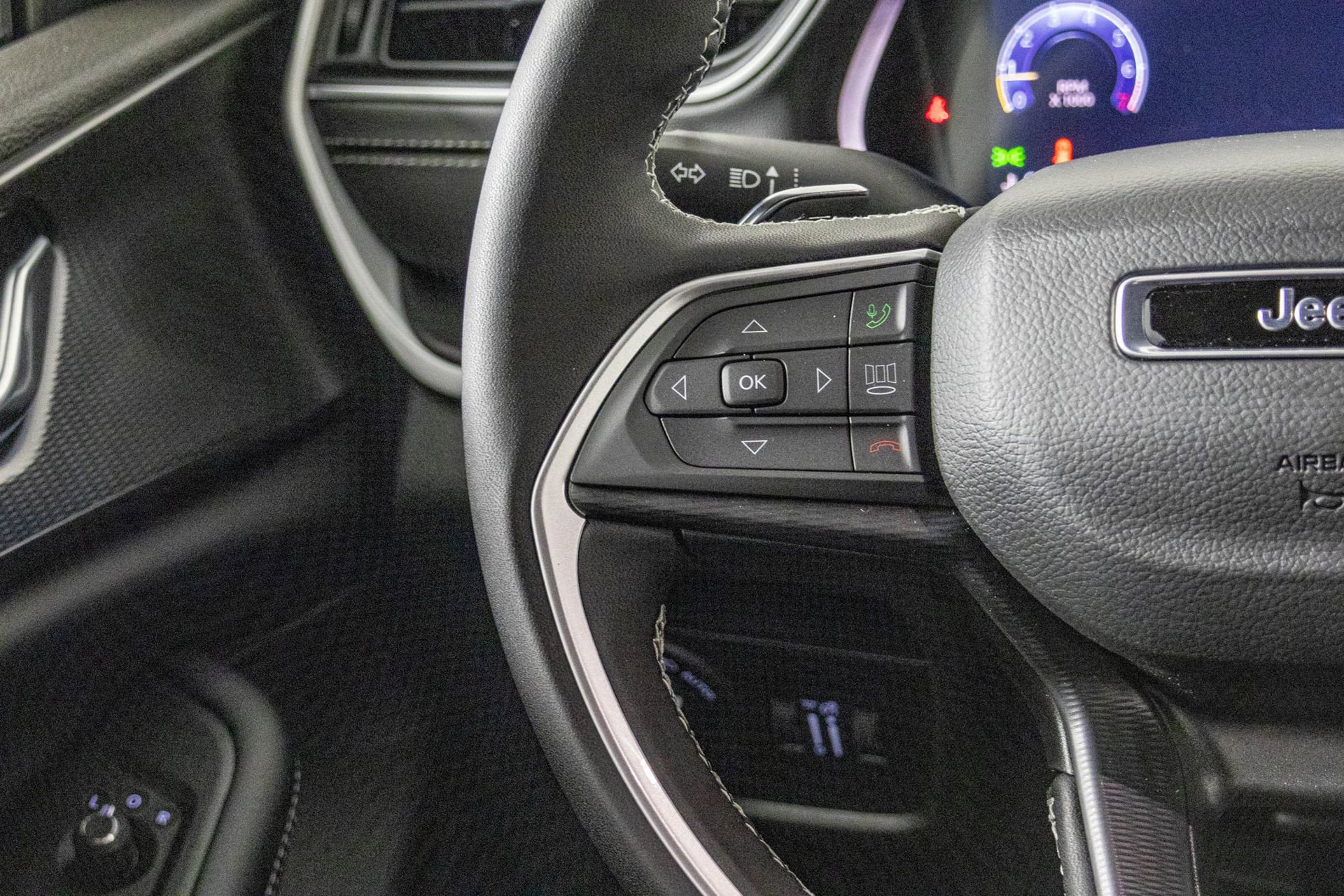 New 2025 Jeep Grand Cherokee L Laredo w/ Luxury Tech Group I image 32