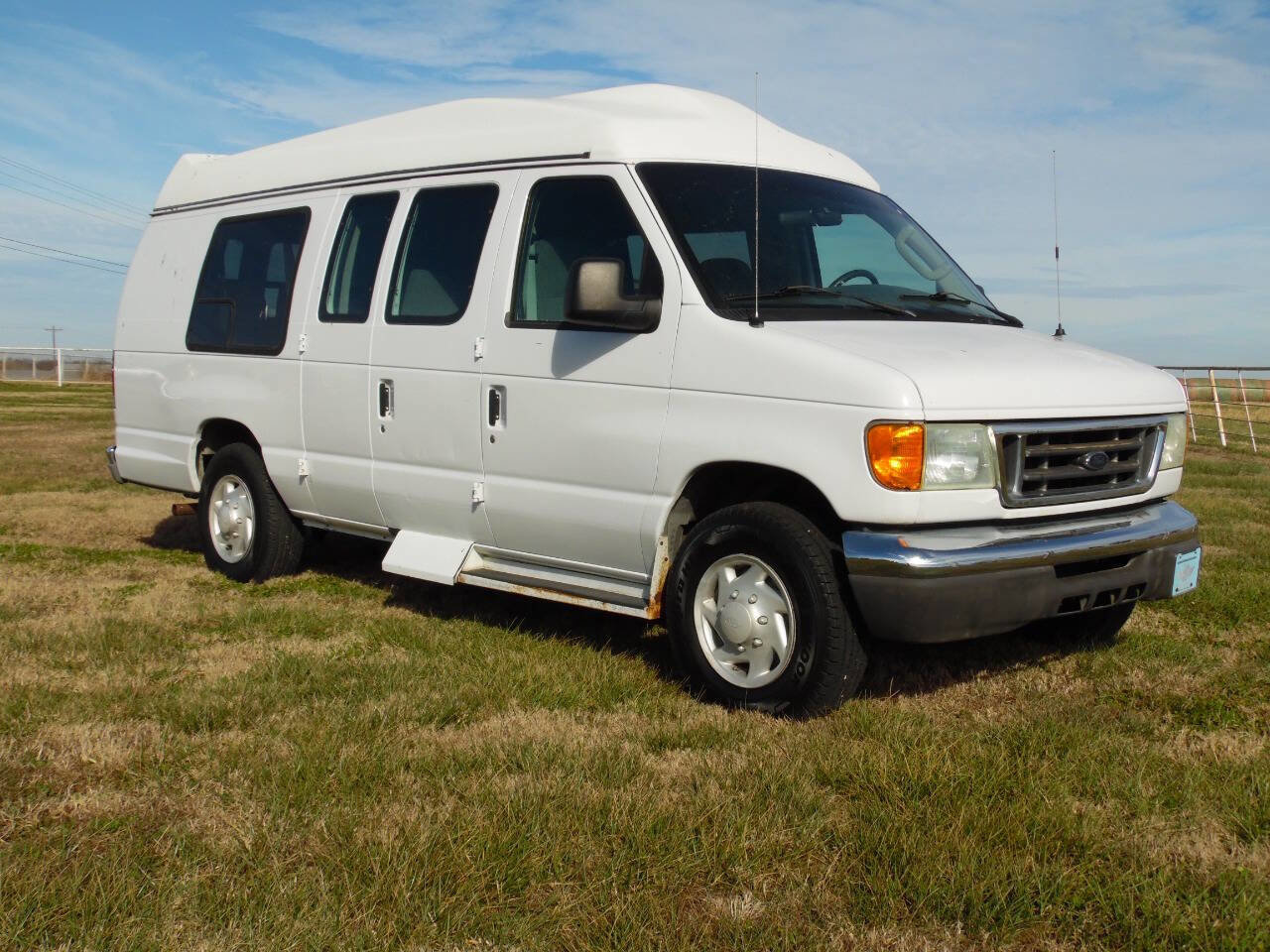 Used 2004 Ford E-250 and Econoline 250 Extended image 4