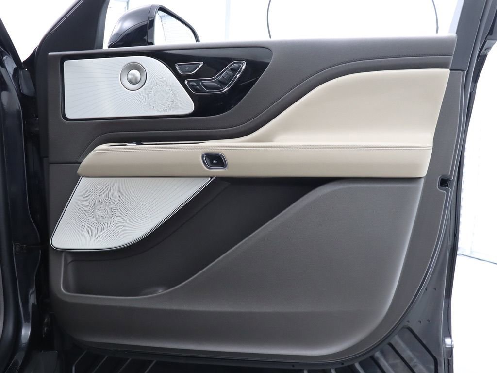 Used 2020 Lincoln Aviator Reserve w/ Equipment Group 201A image 45