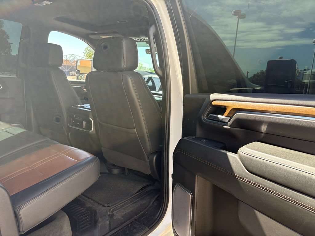 Used 2024 Chevrolet Silverado 2500 High Country w/ High Country Premium Package AWD/4WD image 27