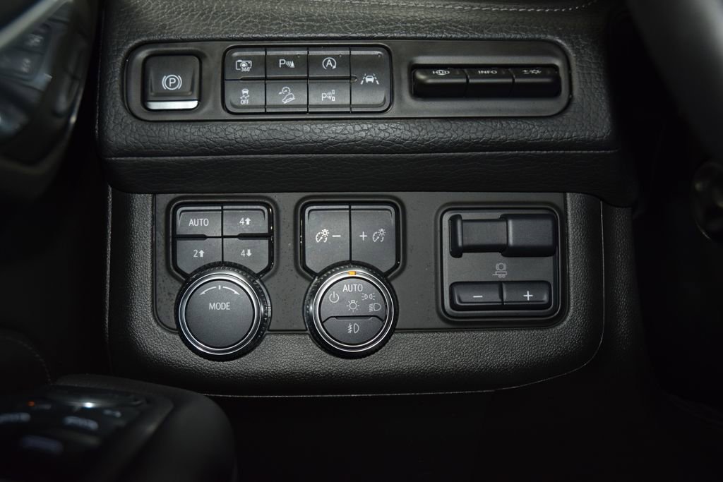 Used 2024 GMC Yukon XL Denali w/ Advanced Technology Package image 36